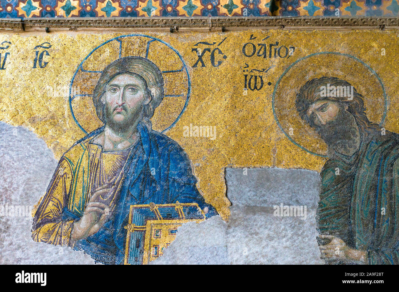 Istanbul, Türkei - 27. August 2013: Nahaufnahme von Mosaik von Jesus Christus, Hl. Maria und Johannes der Täufer in der Hagia Sophia Stockfoto
