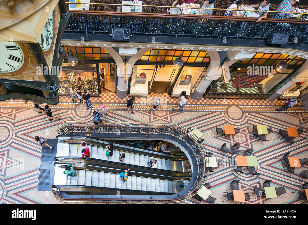 Sydney, Australien - 22. November 2014: Queen Victoria Building Interior. Ansicht von oben Stockfoto