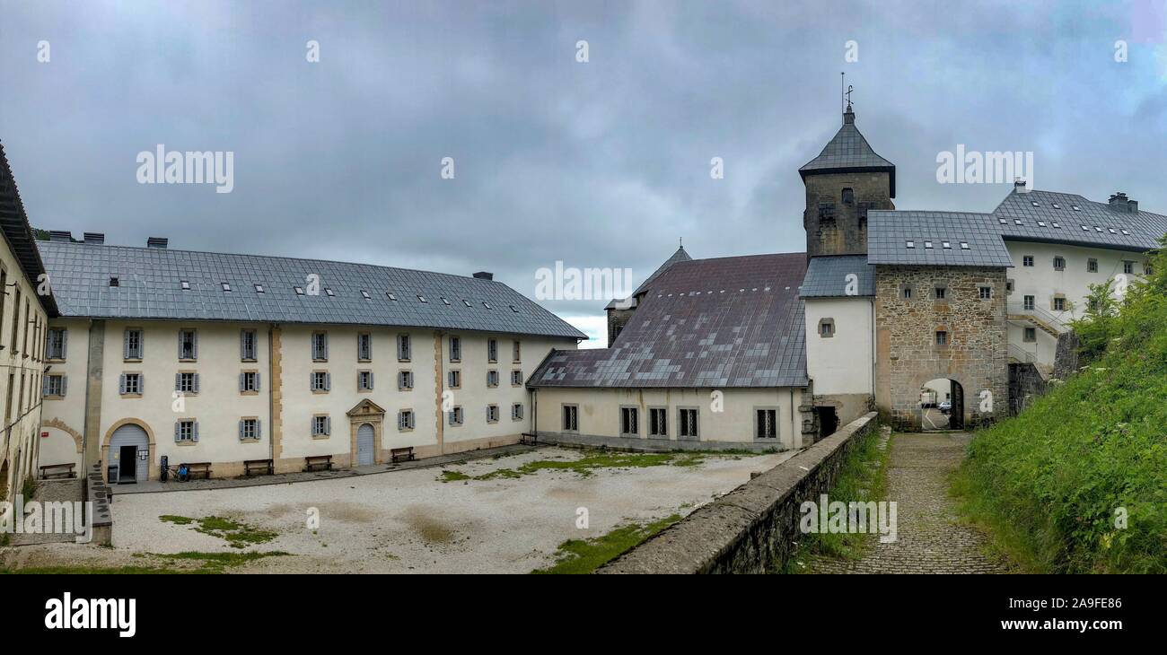 Innenhof in Roncesvalles Kloster auf dem Weg von St. James Stockfoto