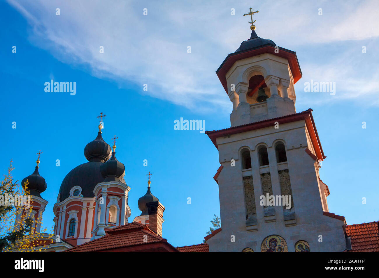 Kloster Curchi und die Turmspitze, in der Republik Moldau Stockfoto