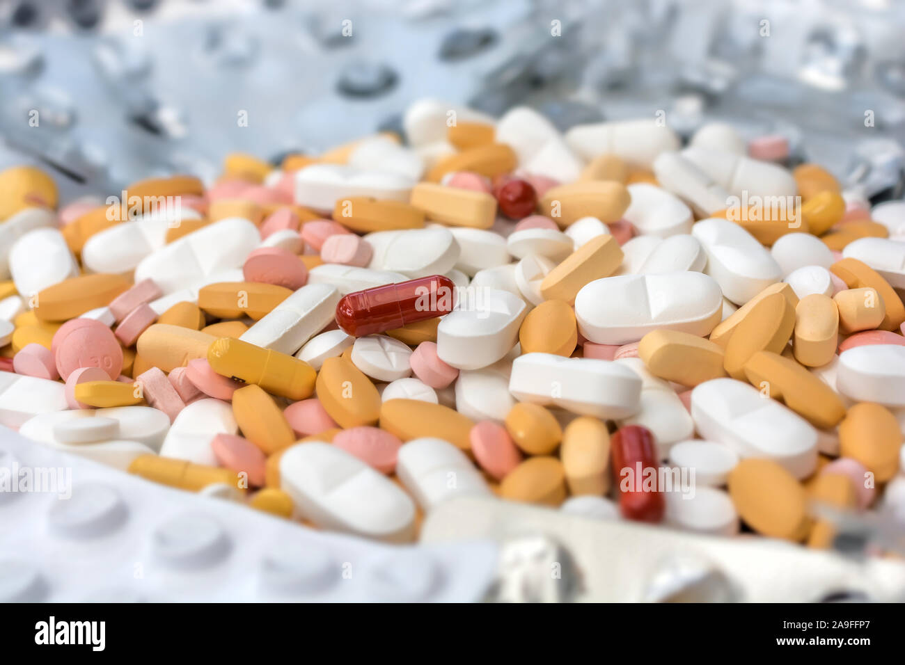 Gewinne der pharmazeutischen Unternehmen durch den Verkauf von Drogen Stockfoto