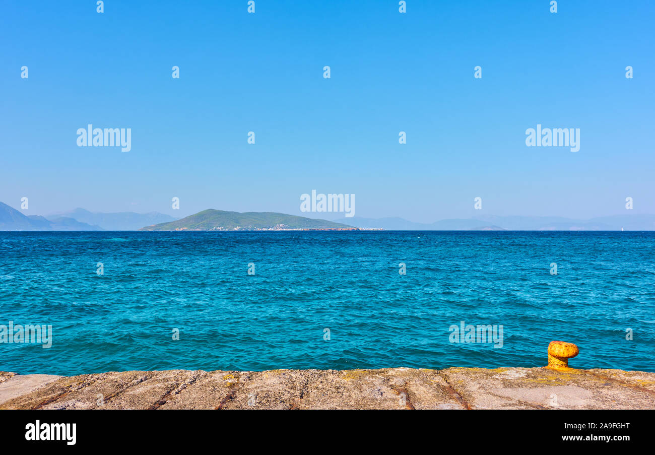 Kai und das Meer - Minimalistische Seascape Stockfoto
