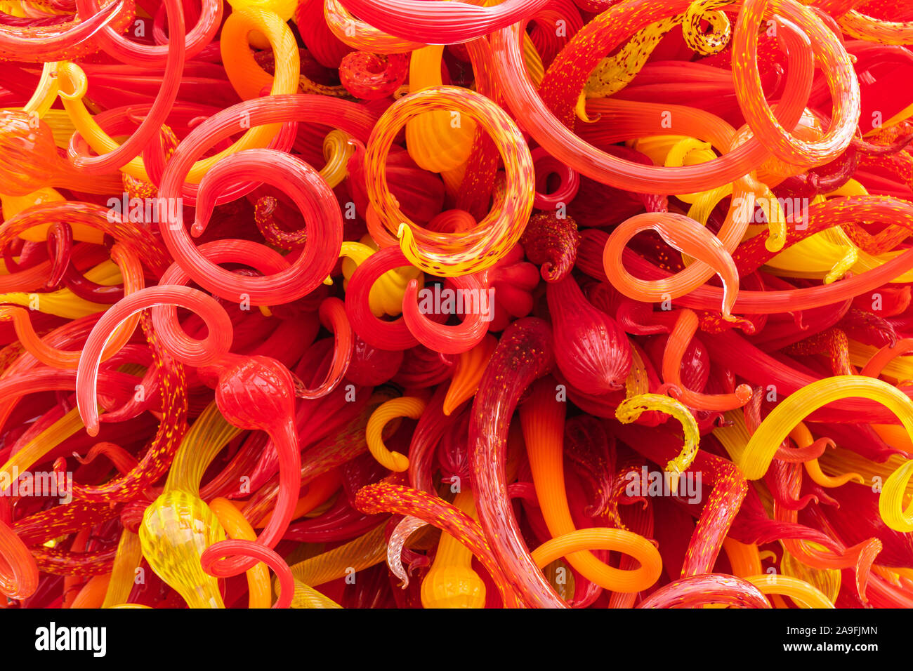 Struktur aus leuchtend rot, orange und gelb Glas Stockfoto