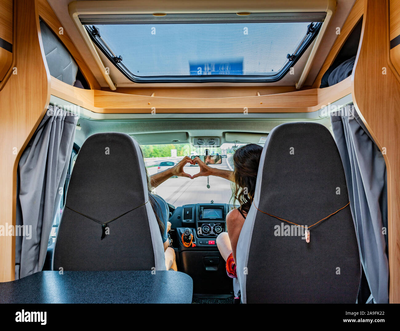 Mit dem Reisemobil unterwegs auf der Autobahn Stockfoto