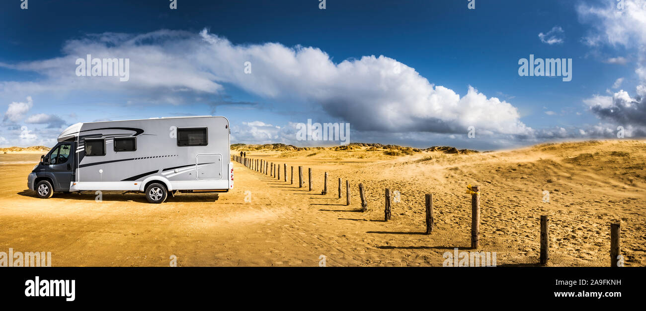 Mobilheim am Strand geparkt Stockfoto