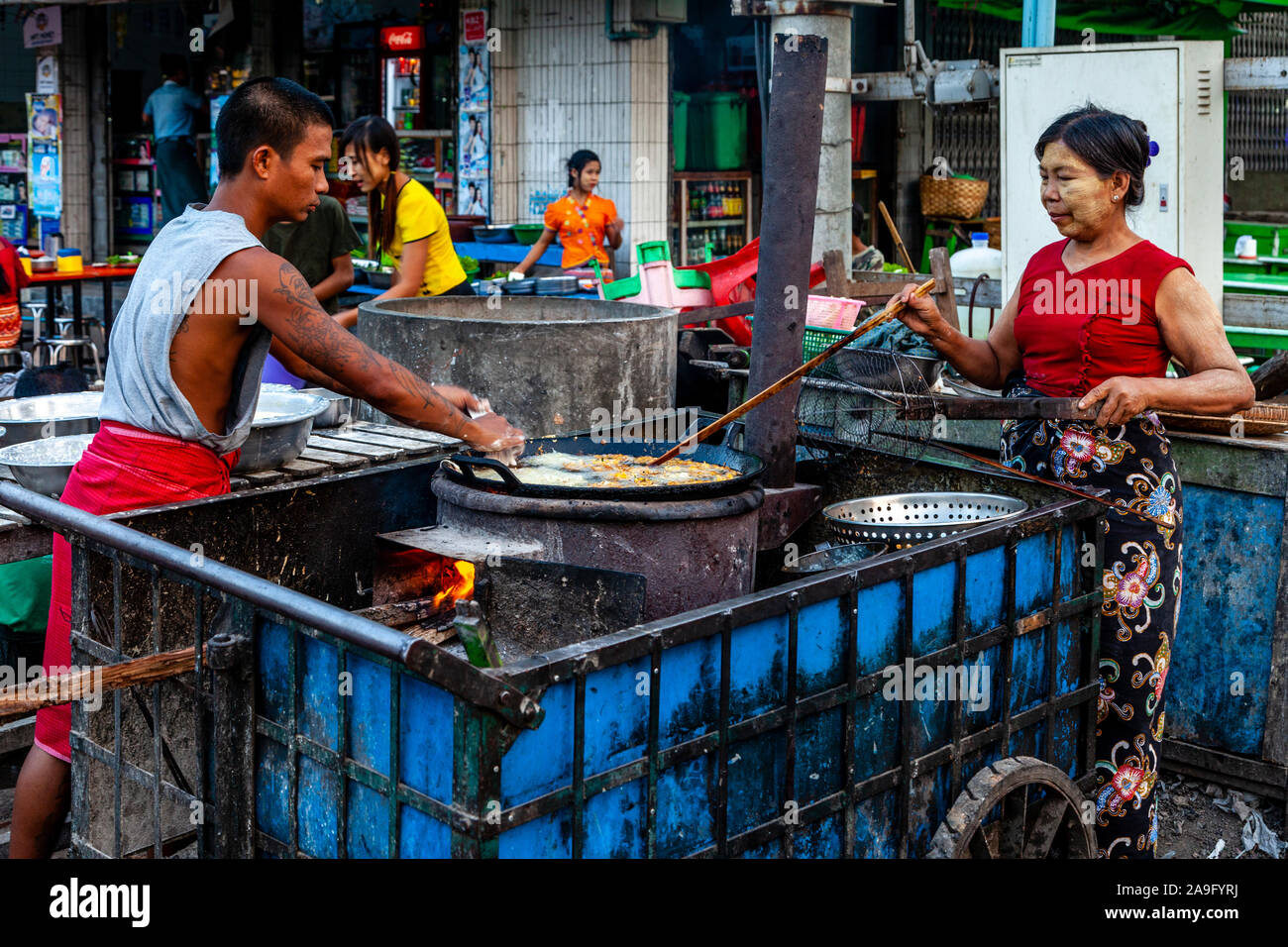 Street Food Display, Mandalay, Myanmar. Stockfoto