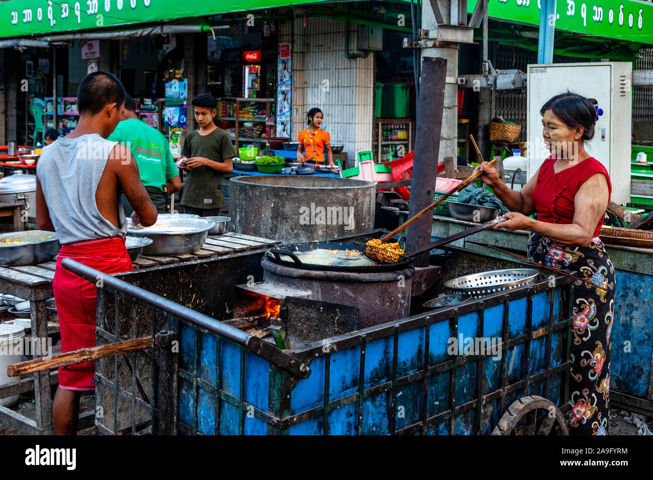 Street Food Display, Mandalay, Myanmar. Stockfoto