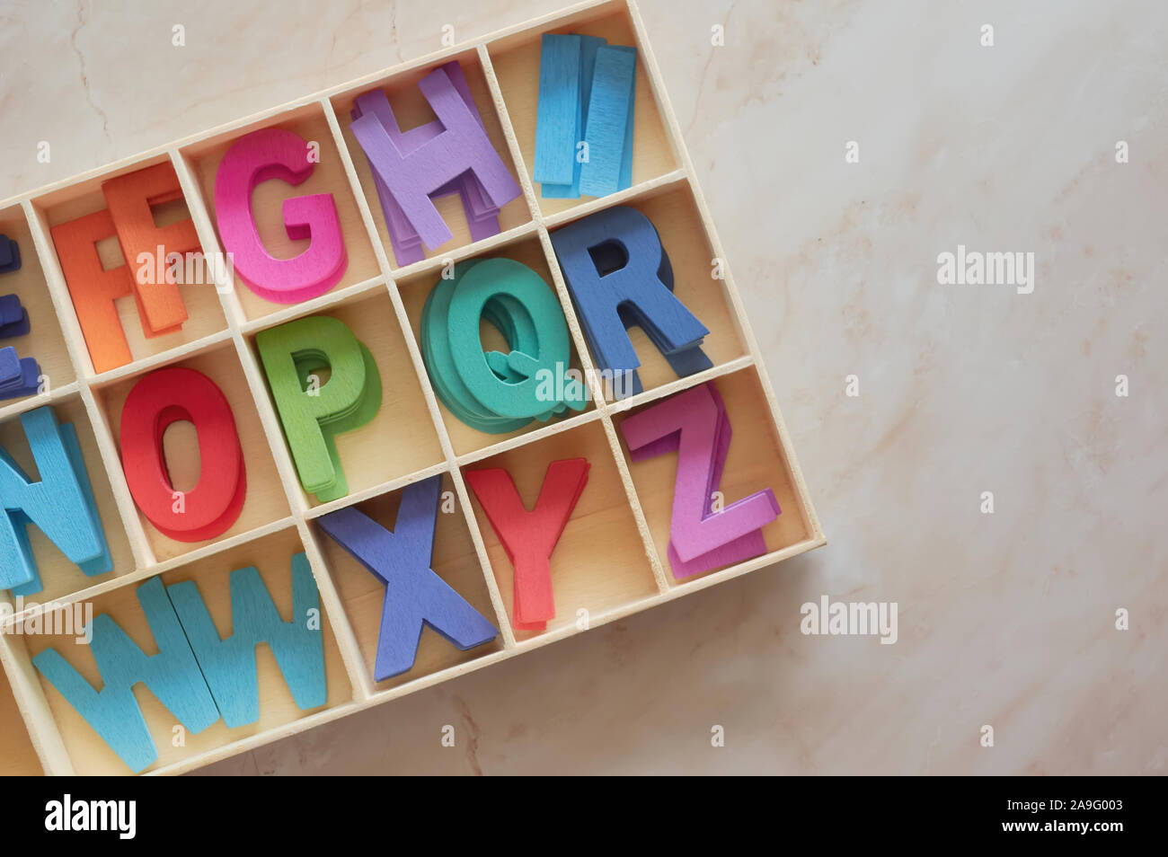 Das bunte Alphabet aus Holz Spielzeug Stockfoto