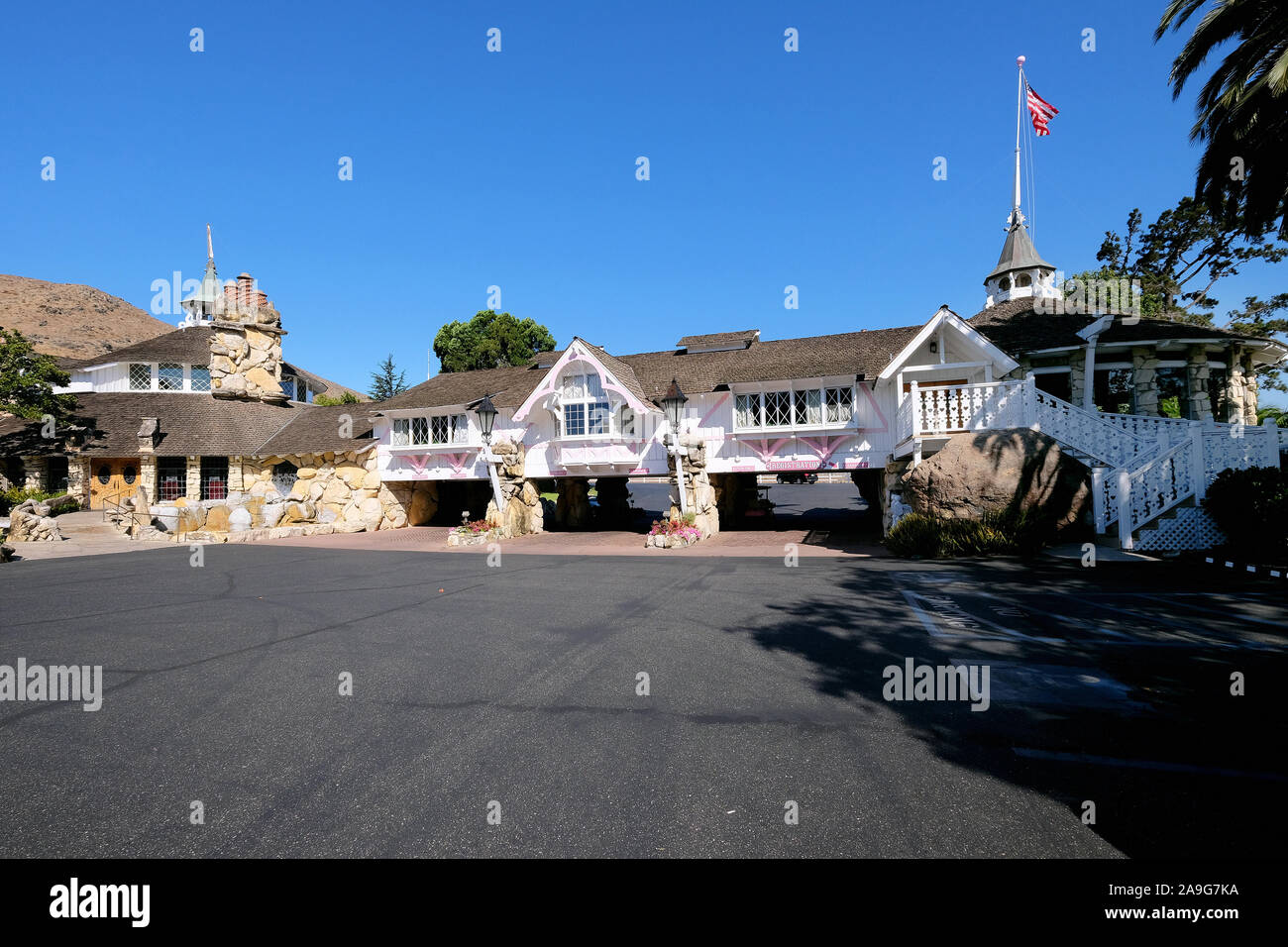 Skurrile Kisch Hotel Madonna Inn am Highway 1, Kalifornien, USA Stockfoto