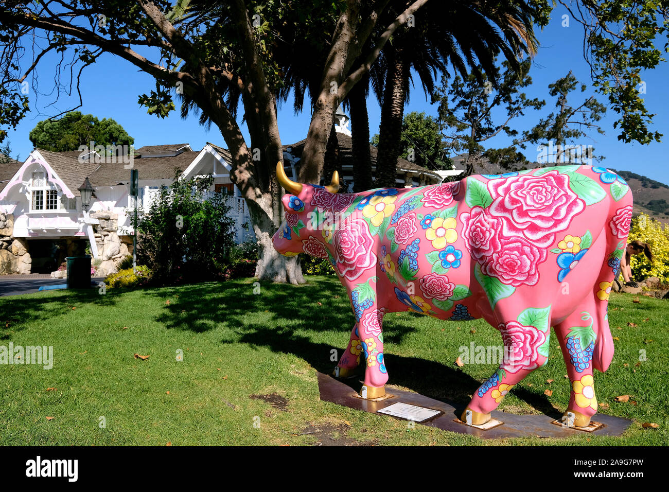 Bunte Kuh im schrulligen Kitsch-Hotel Madonna Inn am Highway 1, Kalifornien, USA Stockfoto