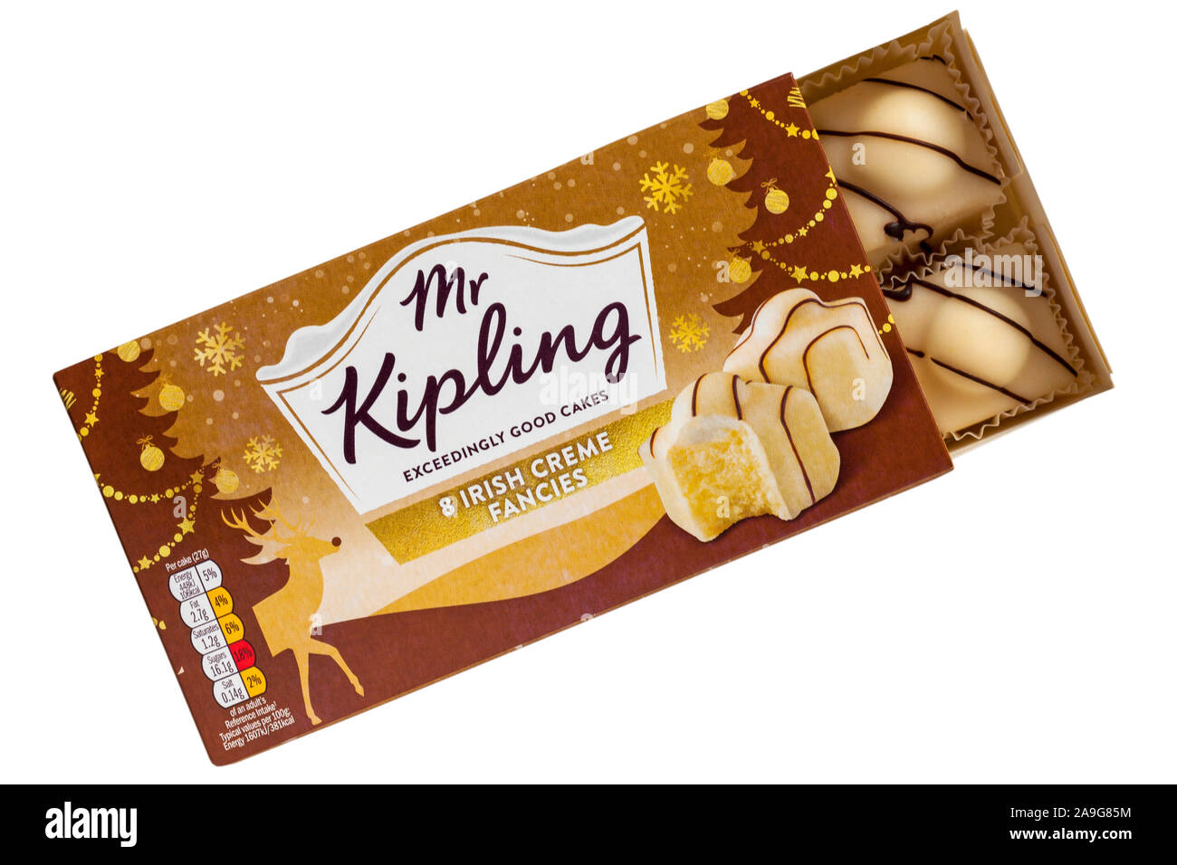 Box von Herr Kipling 8 irische Crème Phantasien, die überaus guten Kuchen geöffnet Inhalte auf weißem Hintergrund zu zeigen Stockfoto