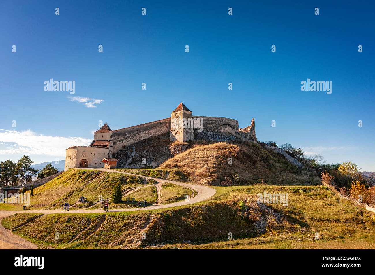Rasnov Fortress, Râșnov Zitadelle, Brasov County, Karpaten, Siebenbürgen, Rumänien. Historische Sächsische Denkmal / Wahrzeichen. Stockfoto
