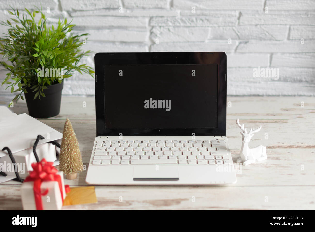 Cyber Monday oder Schwarzer Freitag Verkauf. Urlaub online shopping Konzept. Stockfoto