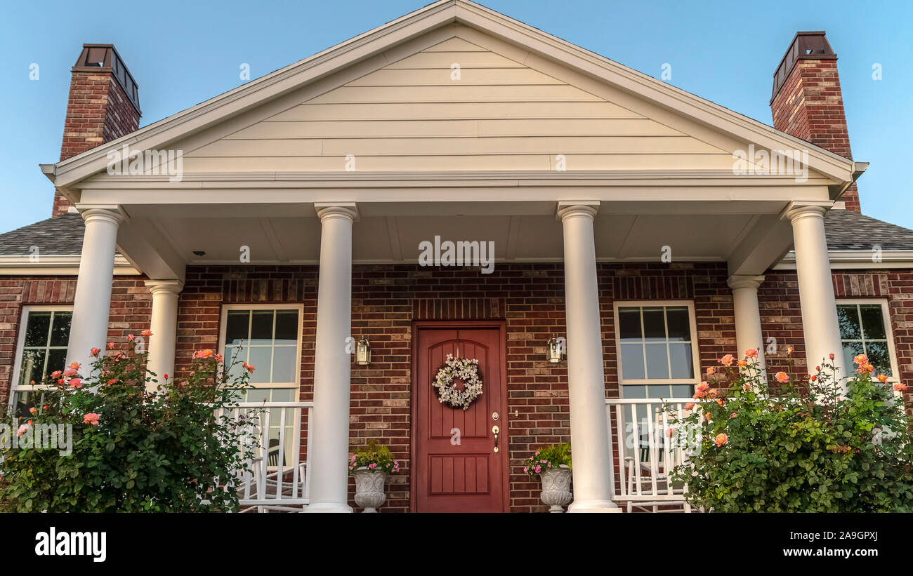 House With Pillars Stockfotos House With Pillars Bilder Seite