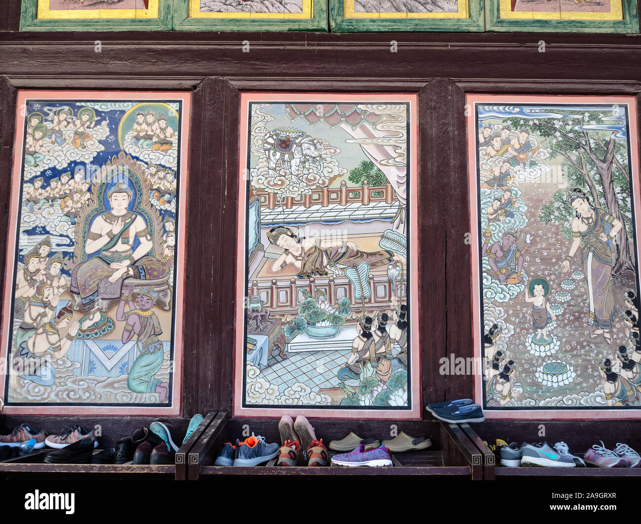 SEOUL, Südkorea - 30. OKTOBER 2019: eingerichteten Panels von outdoor Wand von Jogyesa Tempel in Seoul Stadt. Jogyesa ist der Tempel des Jogye Reihenfolge der Stockfoto