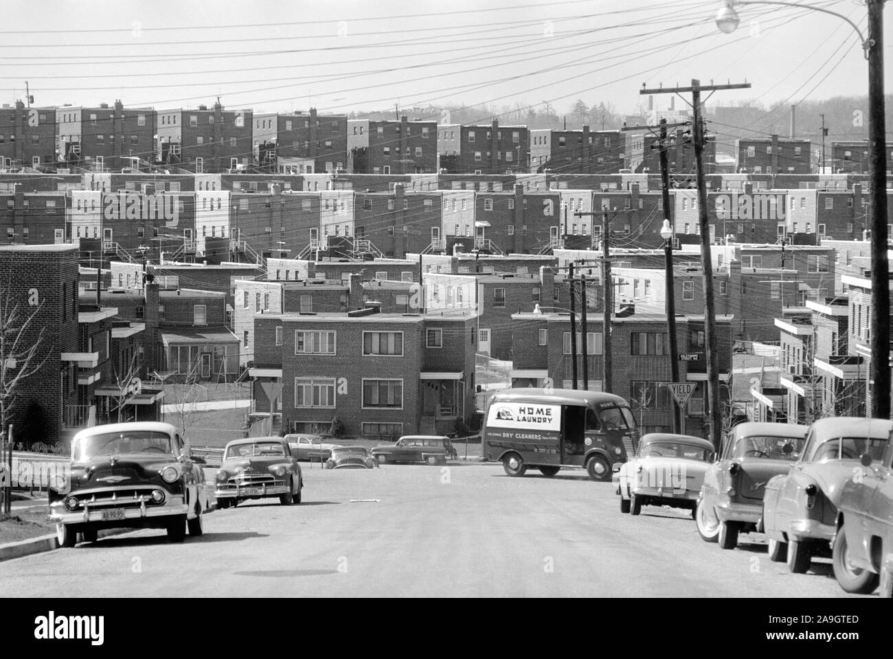 Zeilen von Wohnhäusern und Street Scene, Washington, D.C., USA, Foto: Thomas J. O'Halloran, 1956 Stockfoto