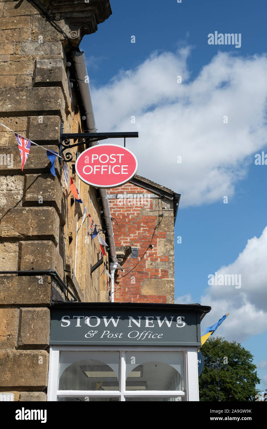 Verstauen auf der Wold post Shop anmelden. Verstauen auf der Welt. Cotswolds, Gloucestershire, England Stockfoto