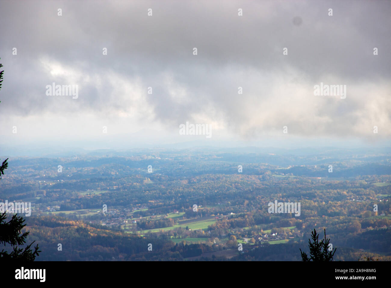 Blick vom Berg Schöckl an den Ort Radegund in der Steiermark, Österreich Stockfoto