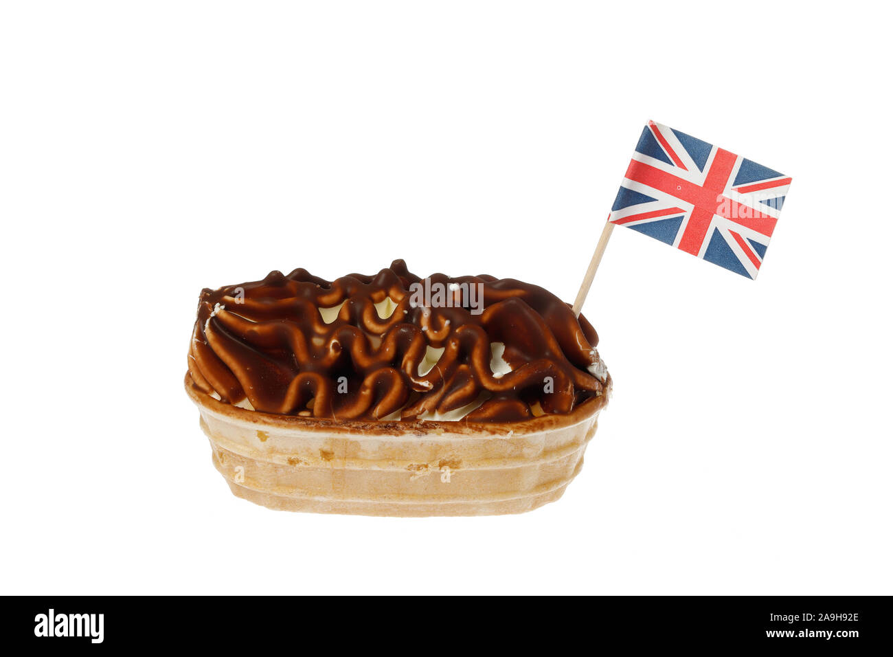 Ein Eis Boot mit britischer Flagge auf weißem Hintergrund eingerichtet. Stockfoto