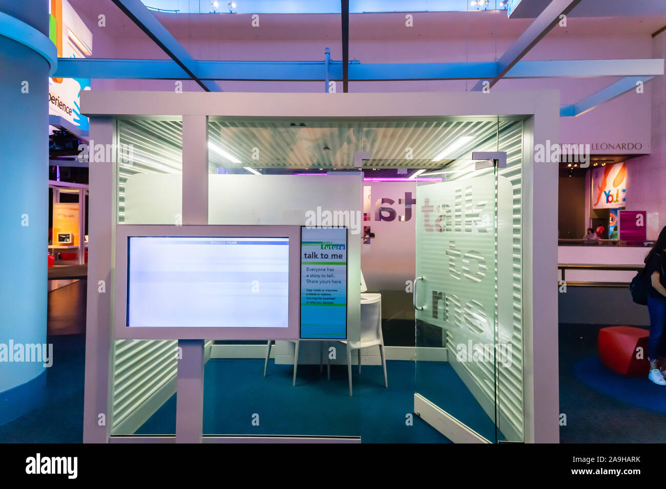 Das Museum der Wissenschaft und Industrie eine Ausstellung, rief sie! Die Erfahrung", bietet Völker gemeinsame Erfahrungen im Leben. Stockfoto