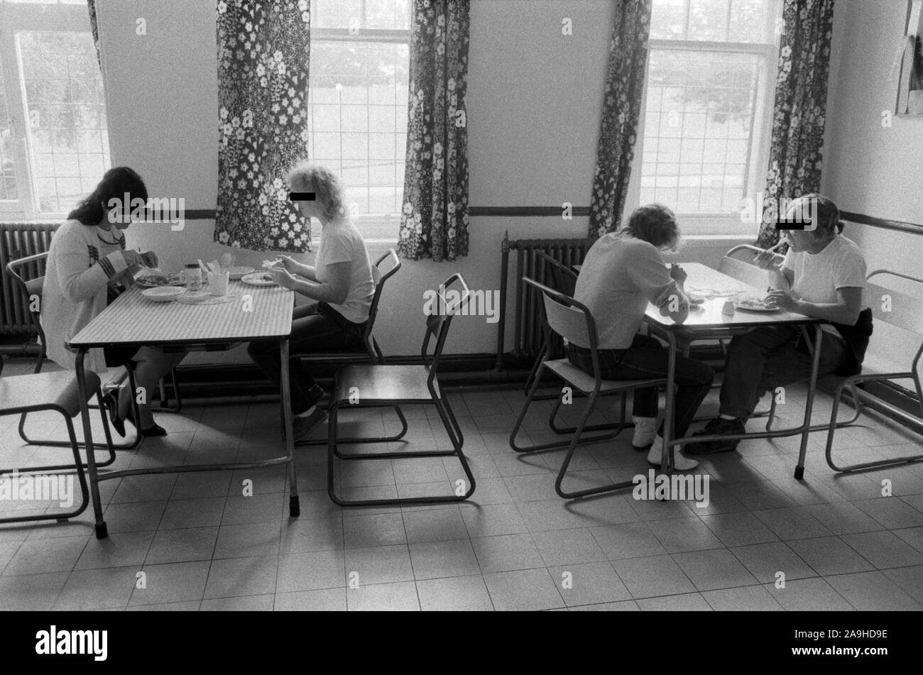 Weibliche Gefangene UK 1980er Jahre Weibliche Häftlinge Frauengefängnis Mittagessen 1986 England HM Gefängnis Styal Wilmslow Cheshire UK 1980er Jahre HOMER SYKES Stockfoto