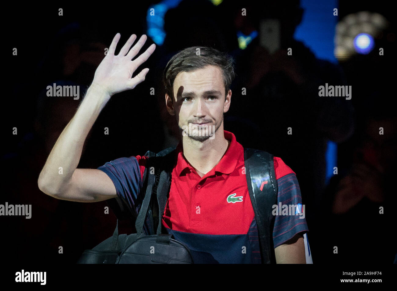 London, Großbritannien. 15 Nov, 2019. Daniil Medwedew (Russland) Wellen auf die Masse während des Nitto ATP-Finale Tennis London Tag 6 Am O2, London, England am 15. November 2019. Foto von Andy Rowland. Credit: PRiME Media Images/Alamy leben Nachrichten Stockfoto