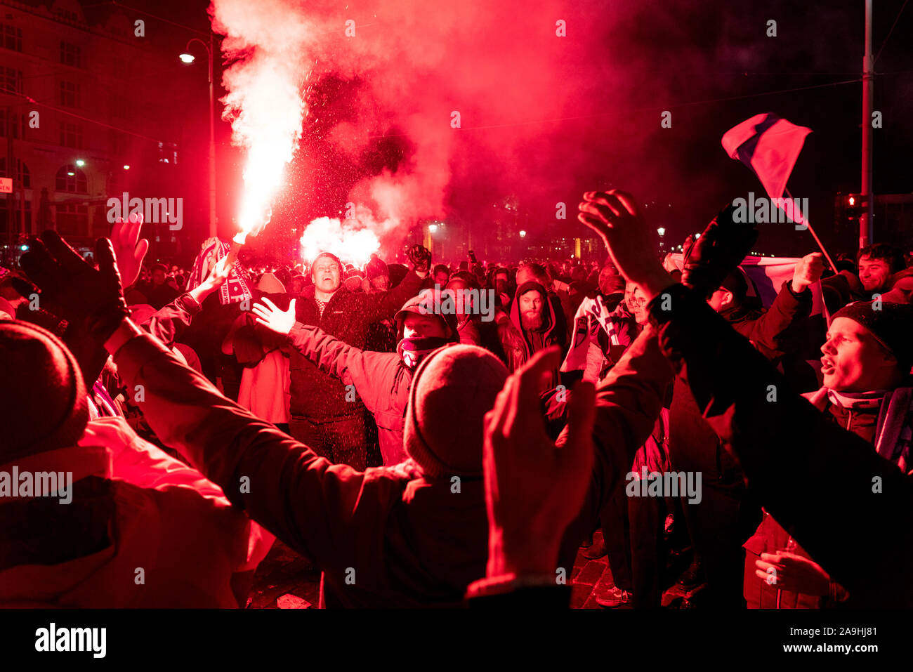 Helsinki, Finnland, 15. November 2019 – Wilde Feiern in Helsinki, als sich Finnland für die Euros, ihr erstes großes Turnier, qualifizieren kann. Foto: Rob Watkins Stockfoto