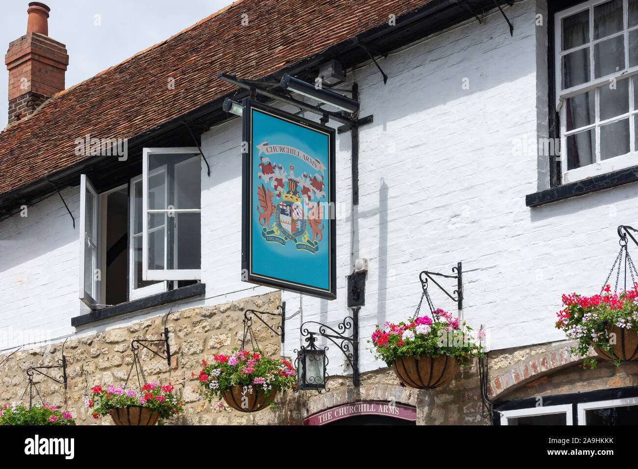 Churchill Arms Pub, High Street, Long Crendon, Buckinghamshire, England, Vereinigtes Königreich Stockfoto