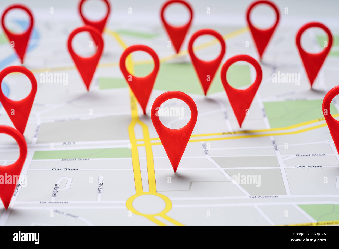 Nahaufnahme einer Road Map mit roten Navigation Symbole Stockfoto