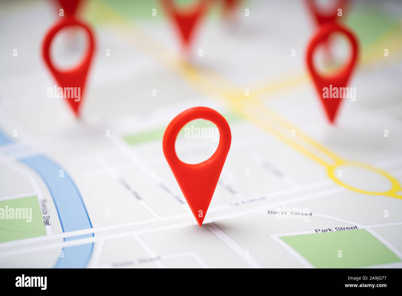 Nahaufnahme einer Road Map mit roten Navigation Symbole Stockfoto