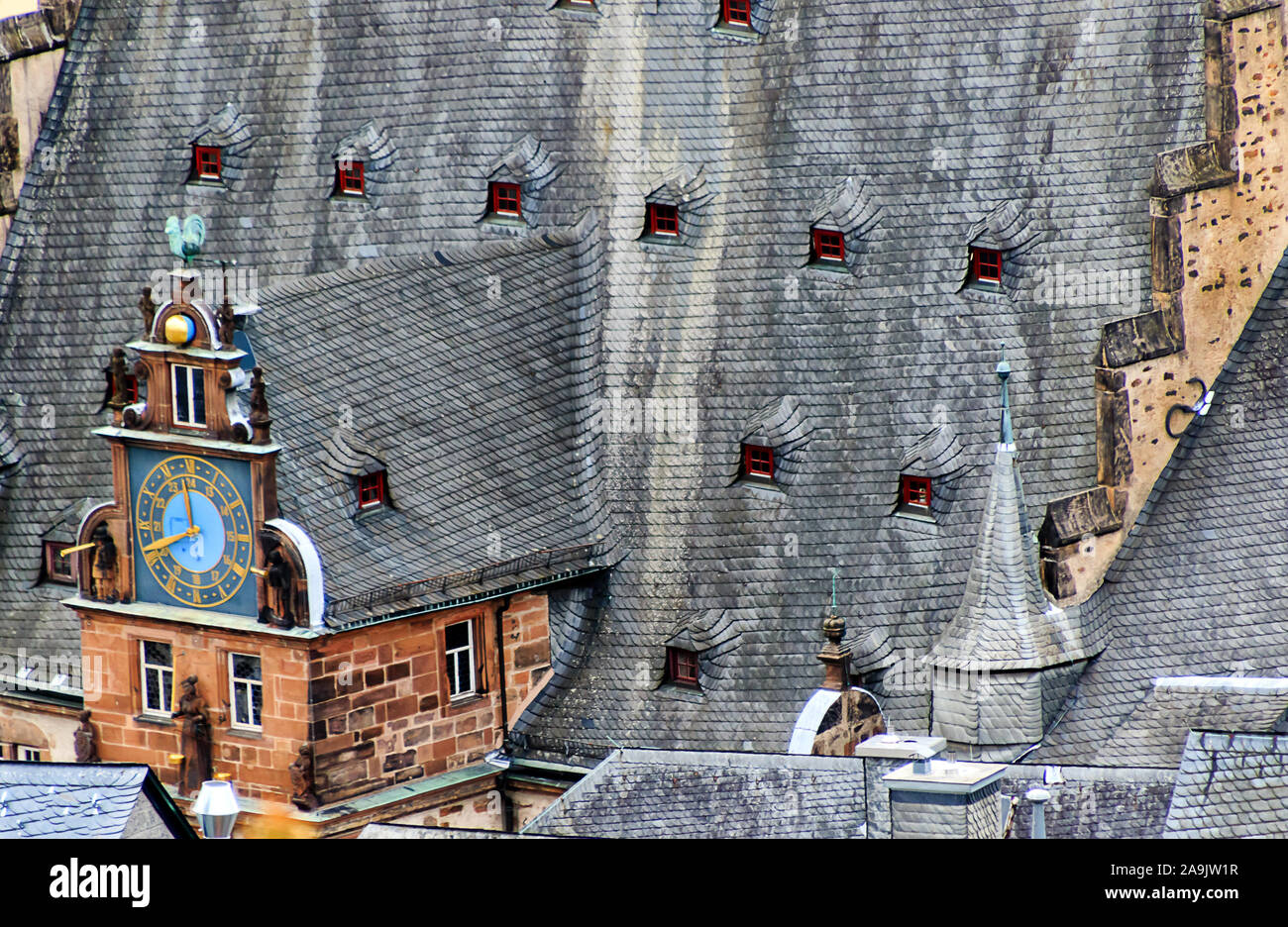 Rathaus Dach Renaissance Tower mit der Uhr Giebel in der Universitätsstadt Marburg, Hessen, Deutschland Stockfoto