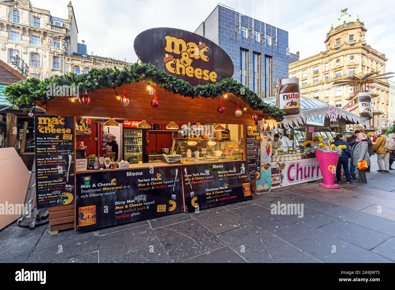 Glasgow Weihnachtsmarkt 2019 in St Enoch Square Glasgow Schottland mit Verkaufsständen Stockfoto