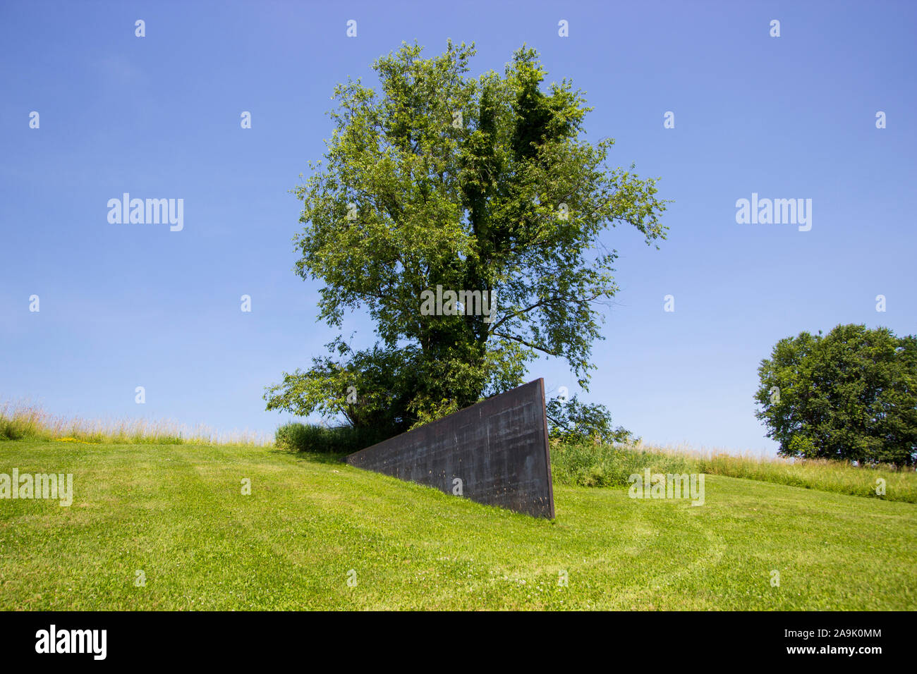 Schunnemunk Gabel, eine verrostete Stahl Skulptur von Richard Serra. Auf dem Rasen an Storm King Art Center, Hudsun Tal, Windsor, New York. Stockfoto