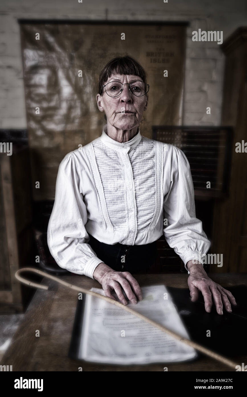 viktorianische Lehrerin zerlumpte Schulmuseum Stockfoto