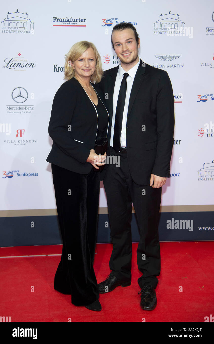 Johanna Gastdorf Schauspielerin Mit Ihrem Sohn Leo Roter Teppich Red Carpet Show 38 Deutschen Sport Ball In Der Alten Oper Frankfurt 09 11 2019 Verwendung Weltweit Stockfotografie Alamy