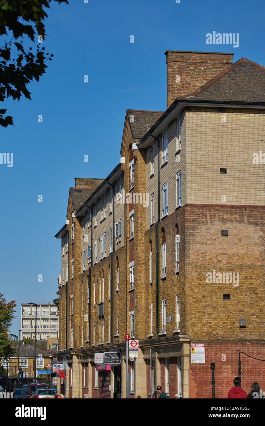 Hughes Mansions, Vallance Road, Stepney, im März 1945 durch die letzte von Hitlers Raketen zerstört, die auf London fielen. ... Stockfoto