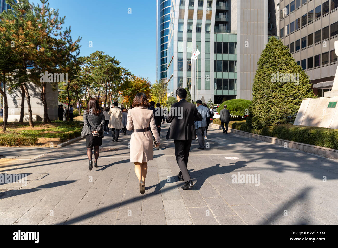 Seoul, Südkorea - November 04, 2019: Street Scene an Yeoeuido Bezirk. Es ist ein Seoul Main Finance und Investment Banking District. Stockfoto