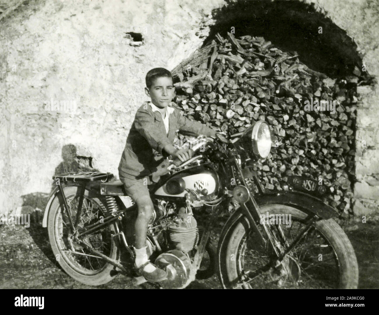 Kind auf einem Motorrad, Italien Stockfoto