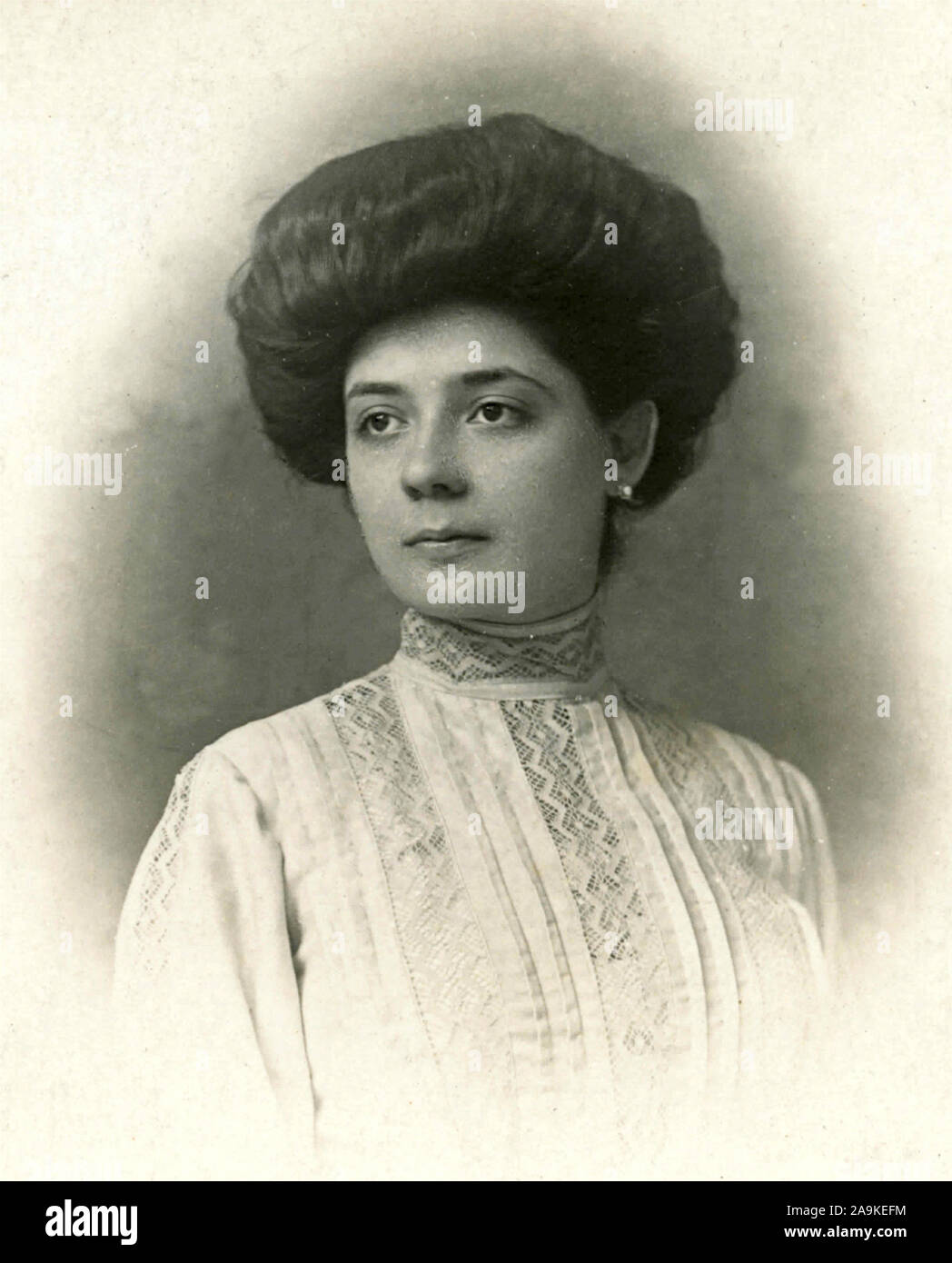 Eine Frau, mit der typische Frisur des frühen zwanzigsten Jahrhunderts, Italien Stockfoto