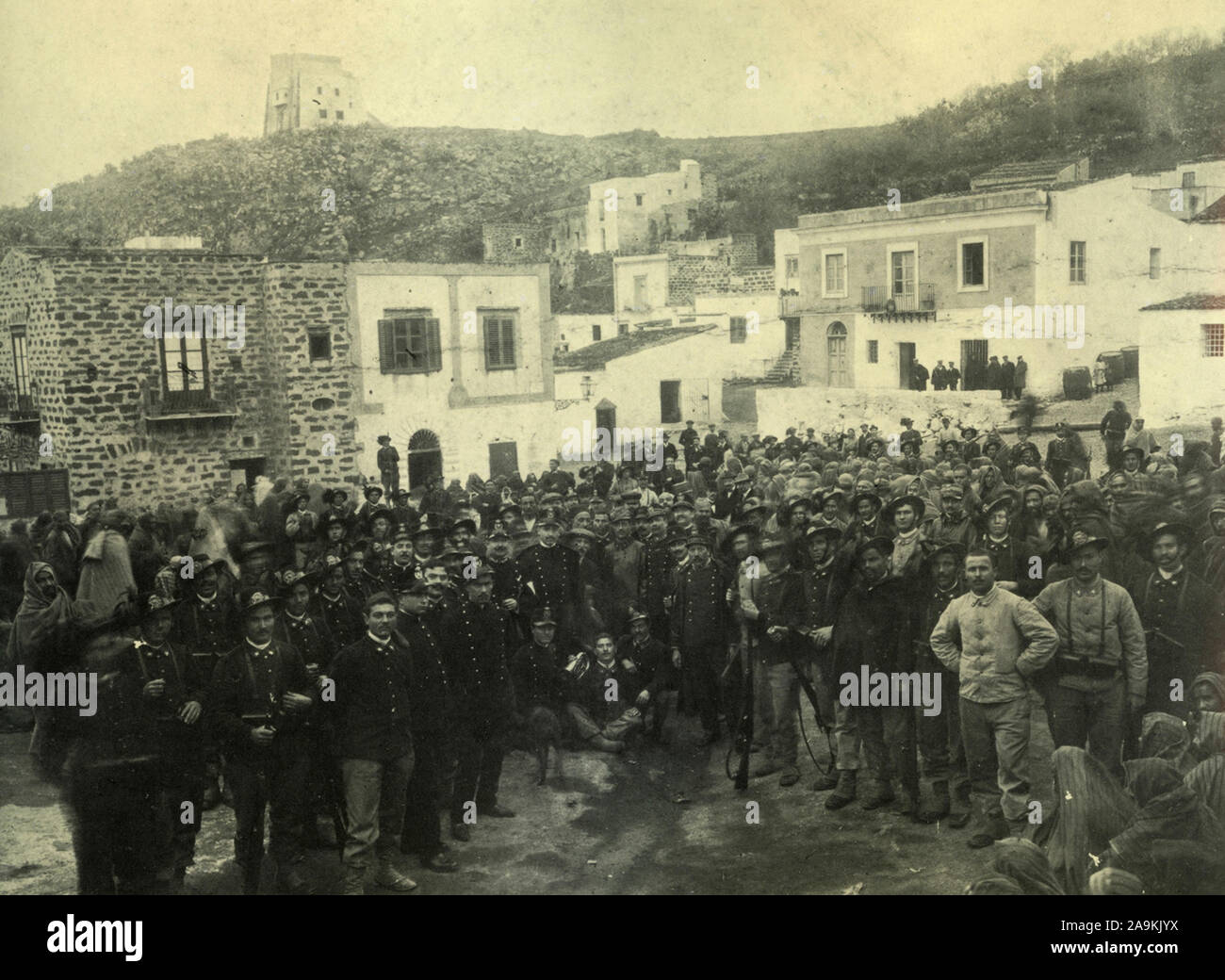 Italienische Soldaten mit arabischen Gefangenen, Gallipoli, Italien Stockfoto