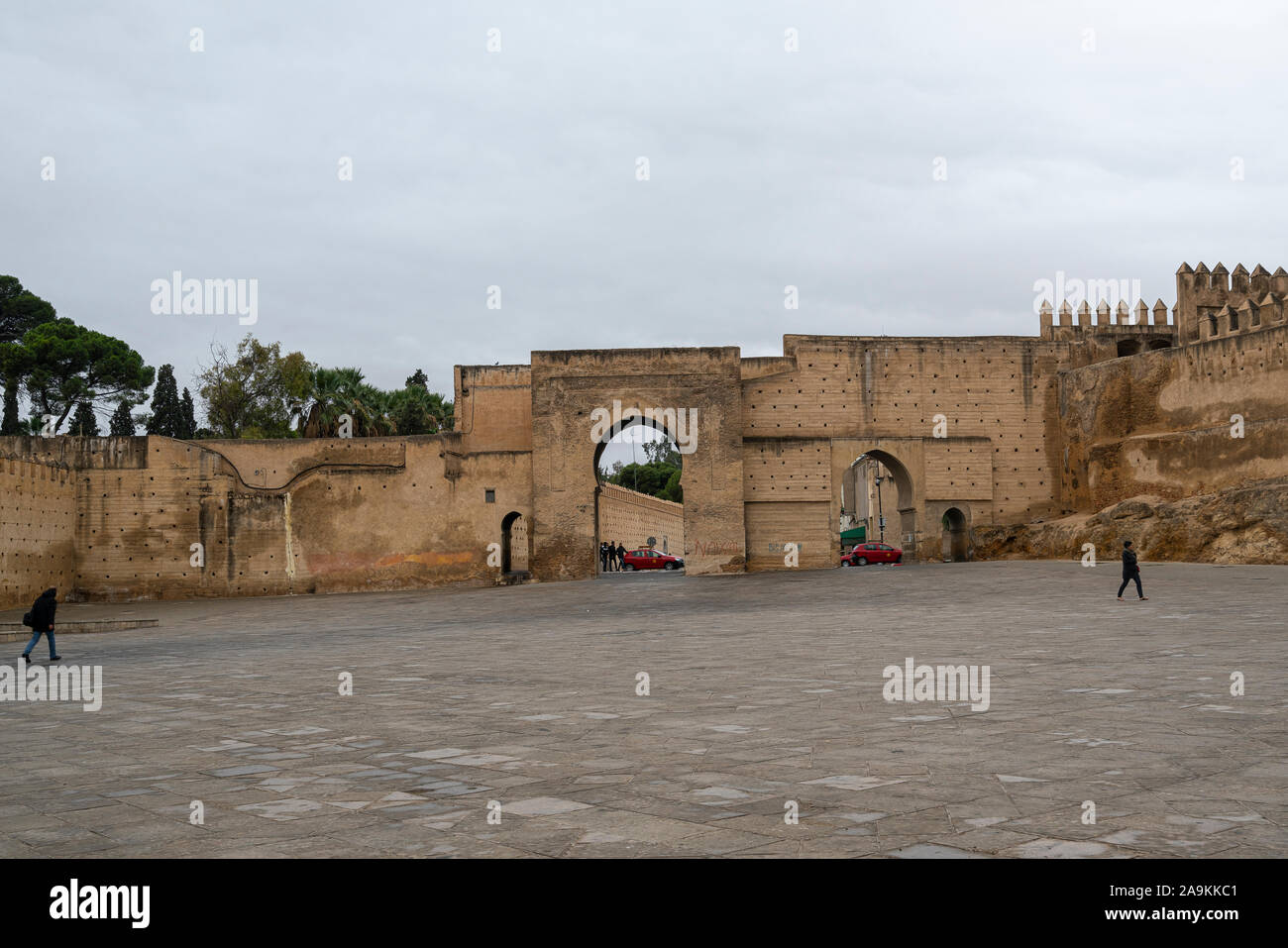Fez, Marokko. November 9, 2019. Ein Blick auf die Bab Chems City Gate Stockfoto