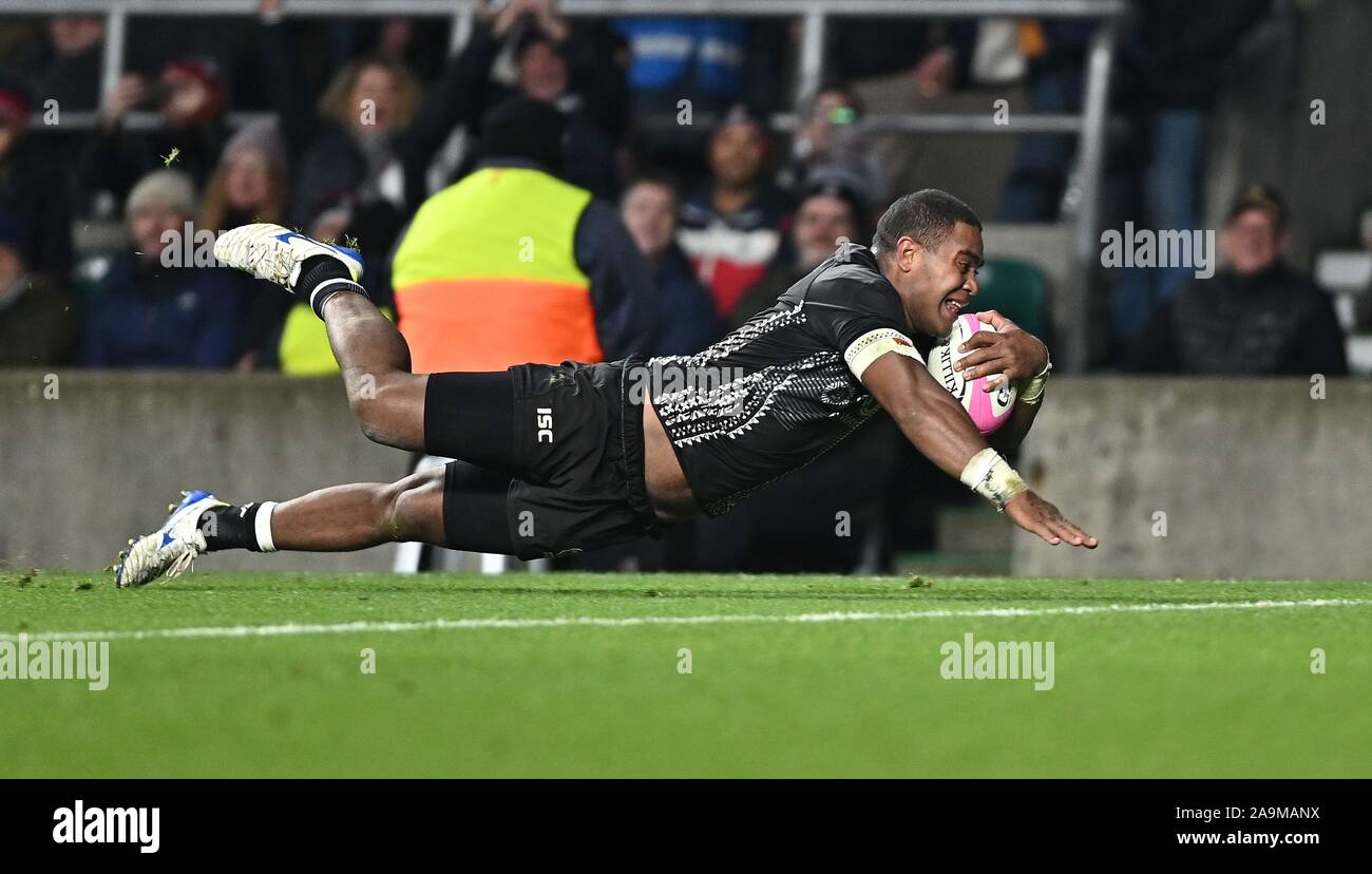 Twickenham, Vereinigtes Königreich. 16 Nov, 2019. John Dyer (Fidschi) Tauchgänge zu zählen. Barbaren v Fidschi. Killick Cup. Twickenham Stadium. London. UK. Kredit Garry Bowden / Sport in Bildern. Credit: Sport in Bildern/Alamy leben Nachrichten Stockfoto