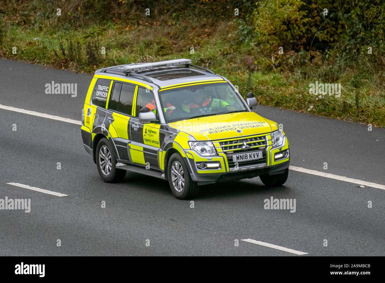 2018 Mitsubishi Shogun SG3 DI-D LWB Auto; Großbritannien Verkehr, Transport, moderne Fahrzeuge, Limousinen, Süd - Auf der 3 Spur M61 Autobahn Autobahn gebunden. Stockfoto