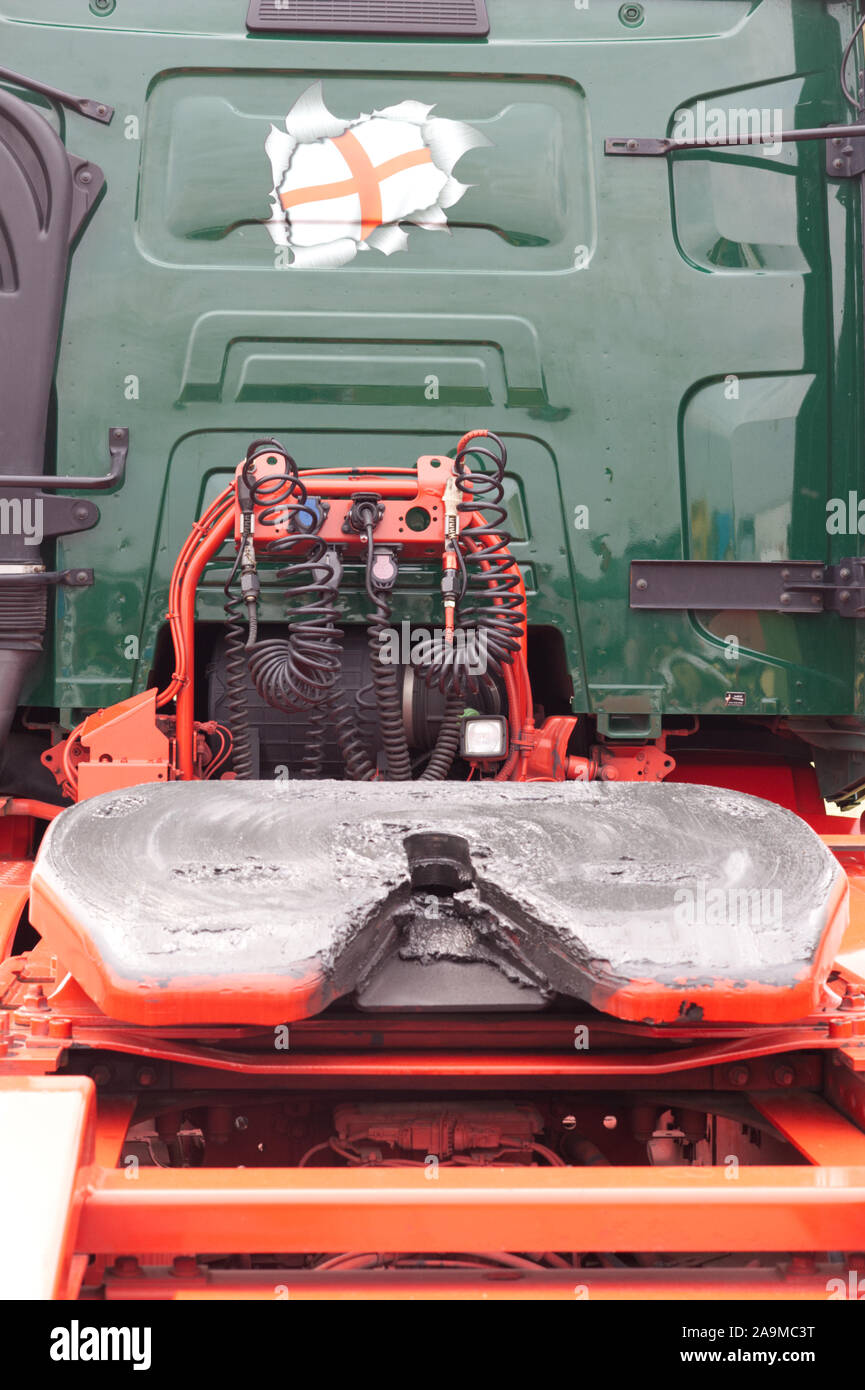 Fünftes Rad des Krafthebers und Elektrik auf einem Lkw Stockfoto