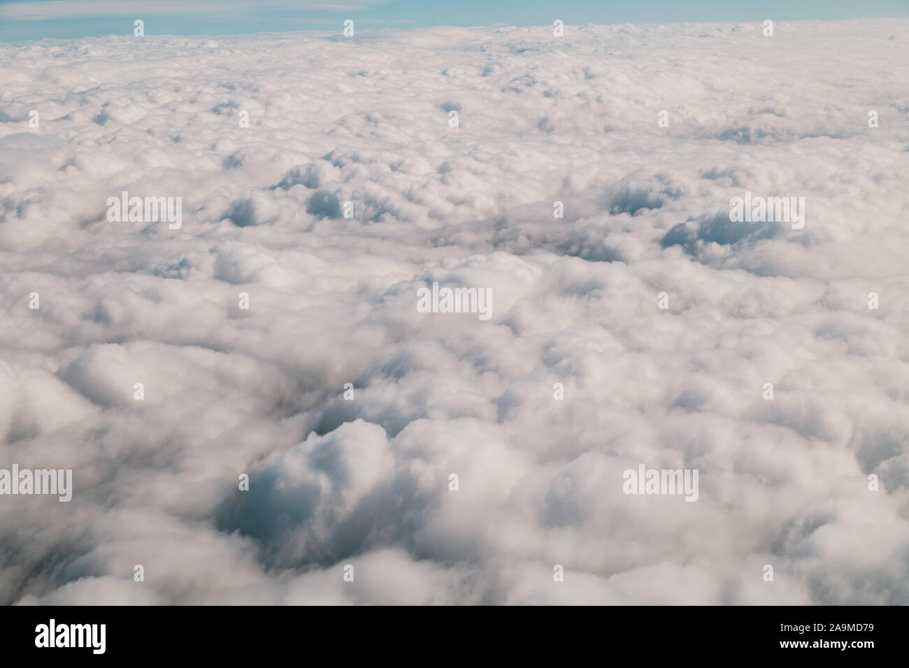 Eine Menge Wolken aus einem Flugzeug gesehen Stockfoto
