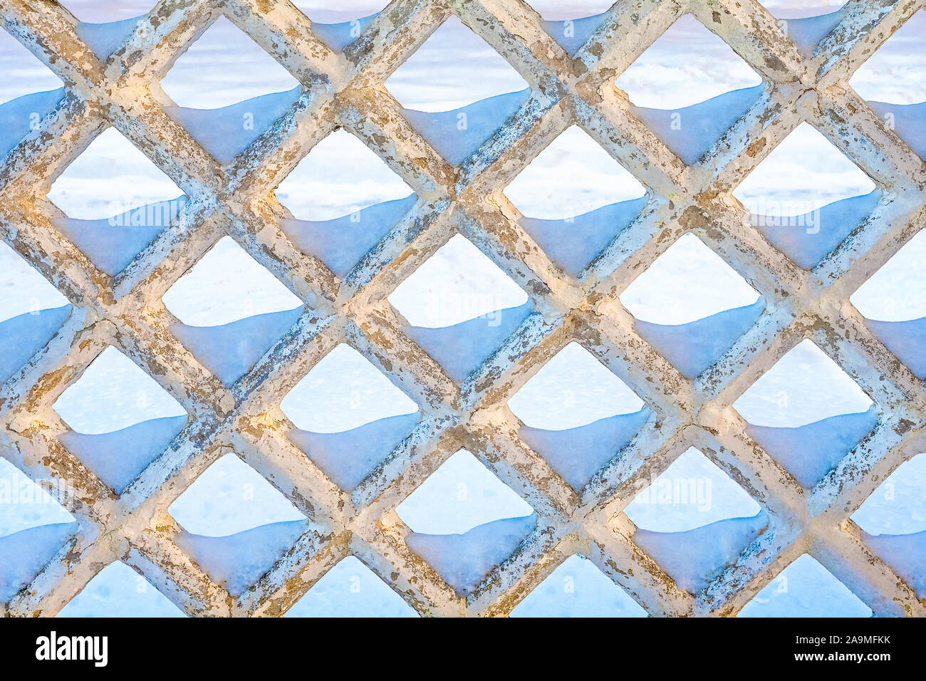 Hintergrund des Ornaments. Spezielle Hintergrund mit dimond Form zahlen. Spezifischen Hintergrund der Baustoff. Fragment der Beton Zaun im Dimond s Stockfoto