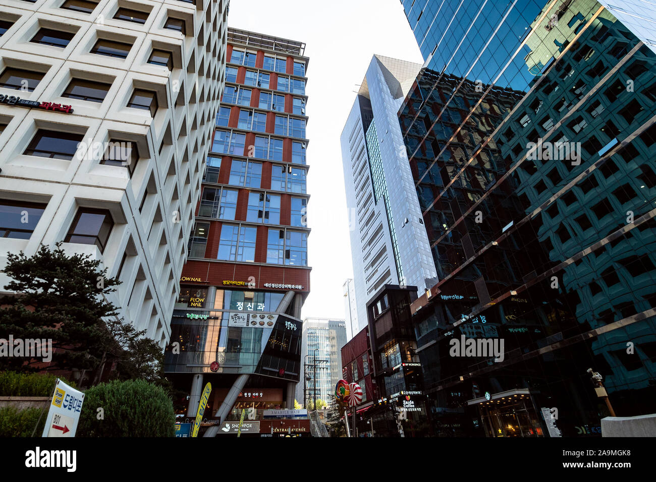 SEOUL, Südkorea - NOVEMBER 1, 2019: Hochhäuser in Gangnam Bezirk der Stadt Seoul im Herbst morgen. Besondere Stadt Seoul ist die Hauptstadt und Stockfoto