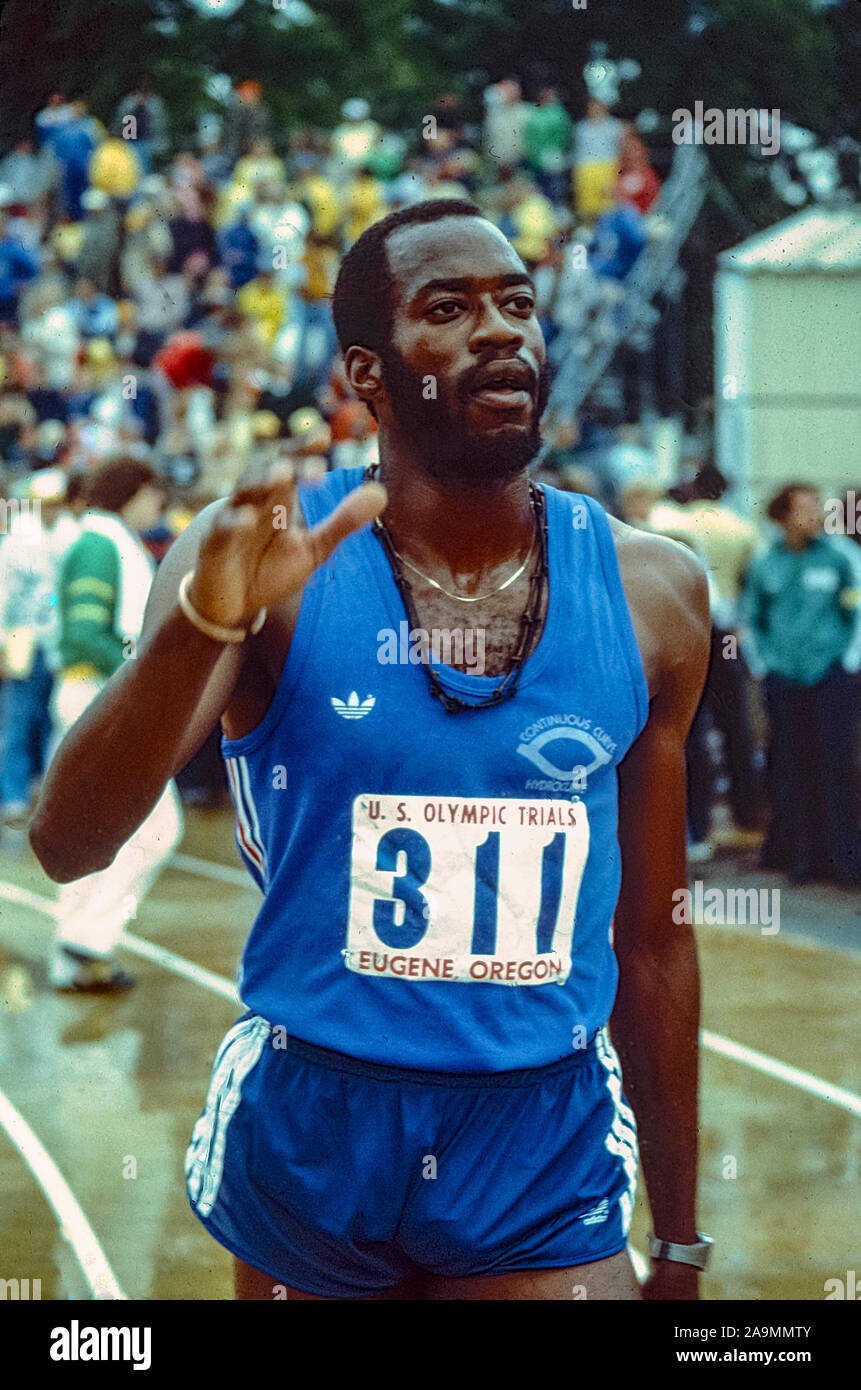 Edwin Moses konkurrieren auf dem 1980er uns Leichtathletik olympische Mannschaft versuchen. Stockfoto