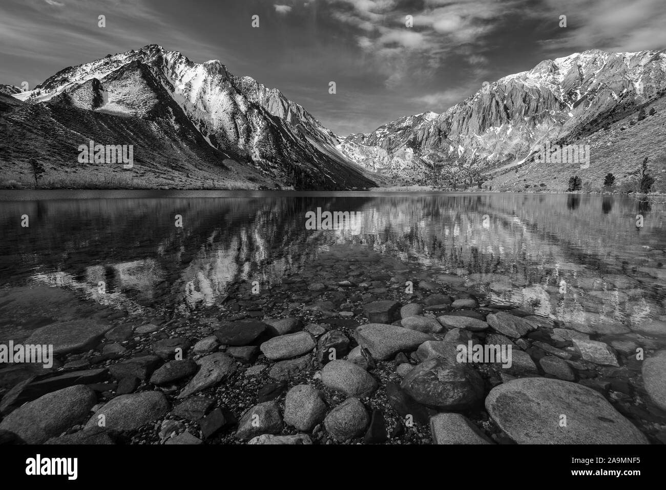 Überführen Sie den See, die Berge der Sierra Nevada, Kalifornien. Stockfoto