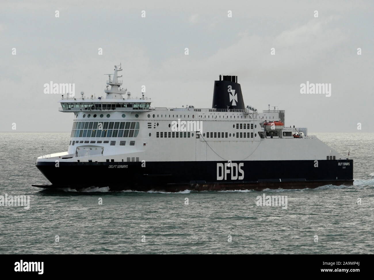 AJAXNETPHOTO. 23. SEPTEMBER 2019. Kanal, ENGLAND. - CROSS CHANNEL AUTO- und PASSAGIERFÄHRE DFDS Seaways Delft in Richtung DUNKERQUE. Foto: Jonathan Eastland/AJAX REF: GX8_192609_20519 Stockfoto
